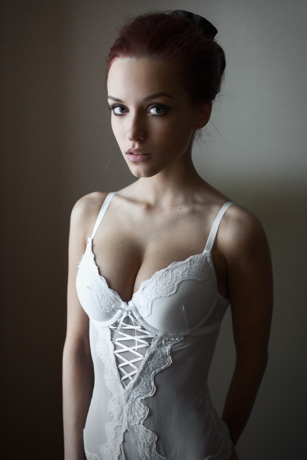 600x900, 62 Kb / белье, белое, рыжая
