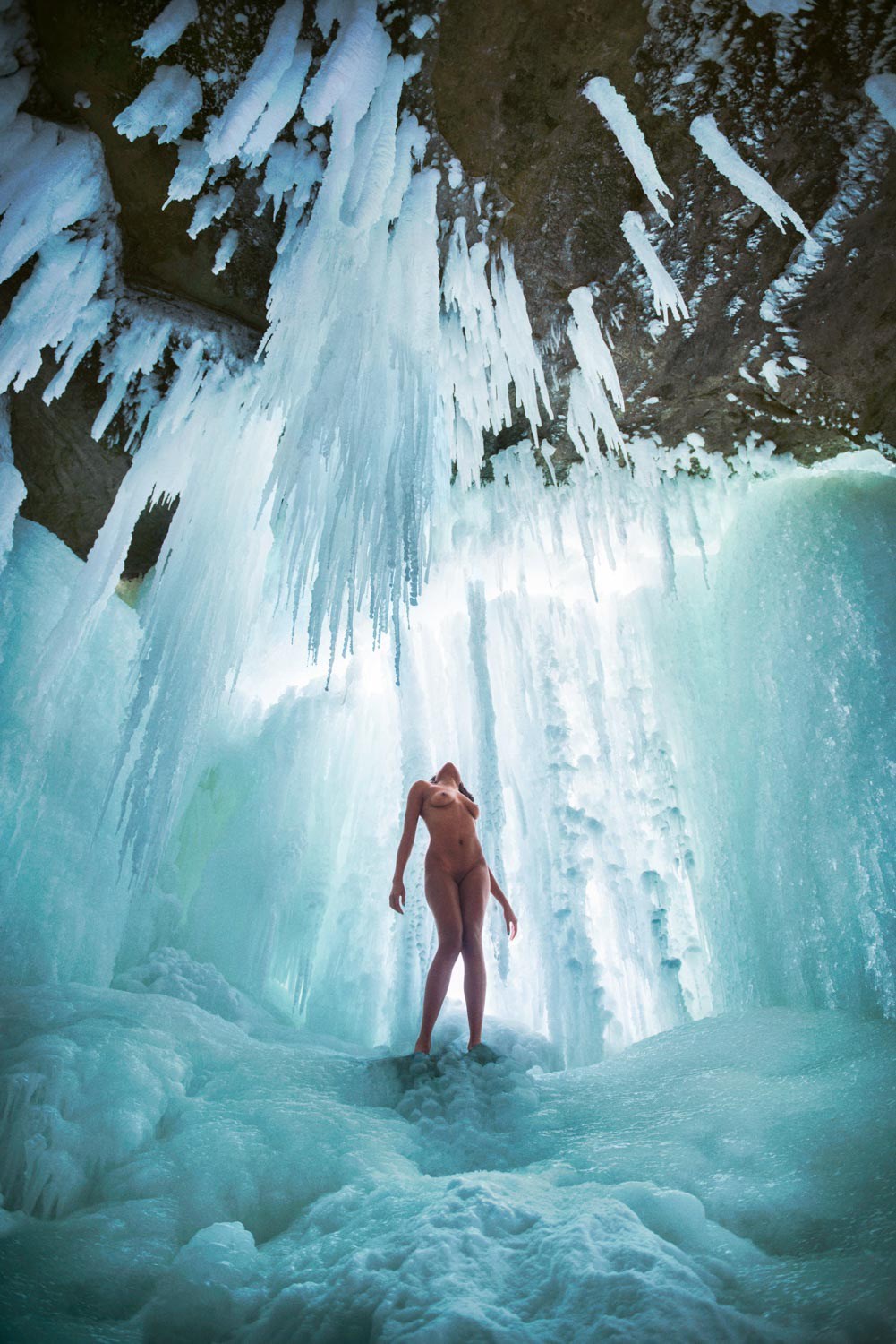 1001x1500, 318 Kb / зима, снег, сосульки, RYAN McGINLEY
