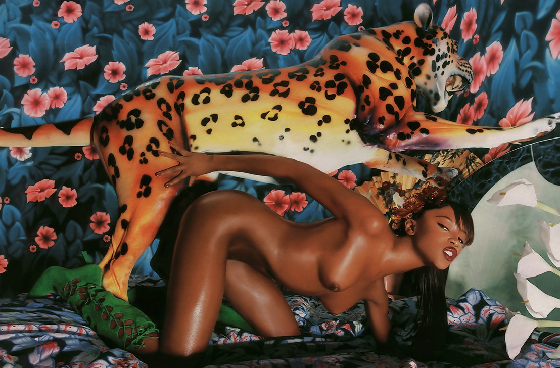 1108x728, 236 Kb / тигр, негритянка, голая, сапоги, Naomi Campbell