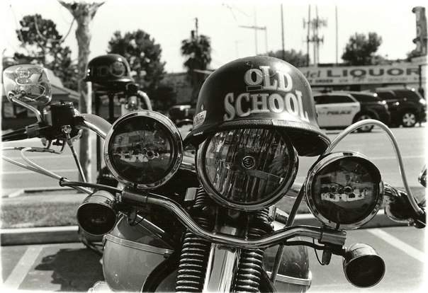 604x414, 71 Kb / мото, каска, old school, ч/б