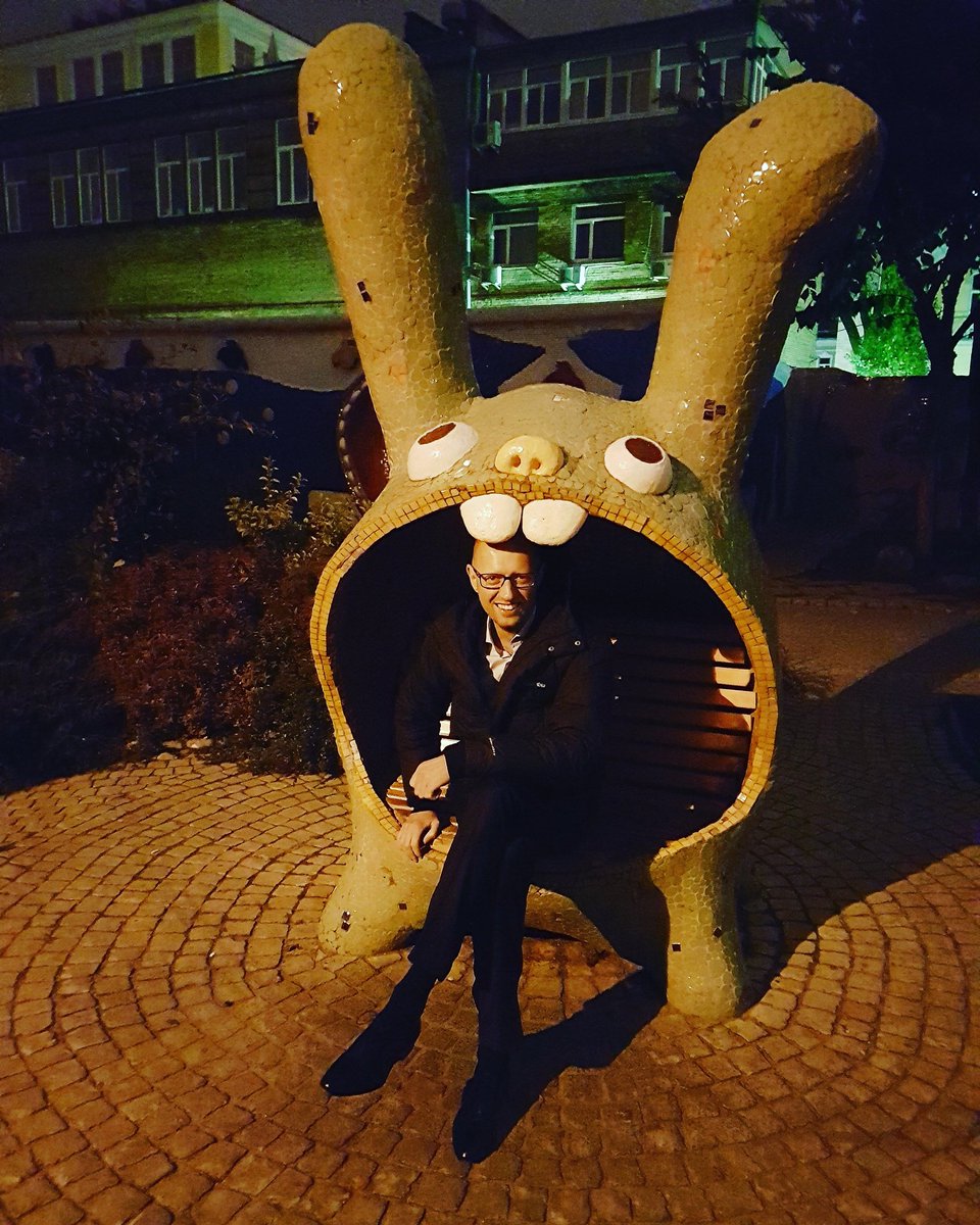 960x1200, 231 Kb / яценюк, кролик, заяц