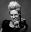 женщина, фак, платье, кольца, ч/б, Пинк,  P!nk, Pink, Алиша Бет Мур